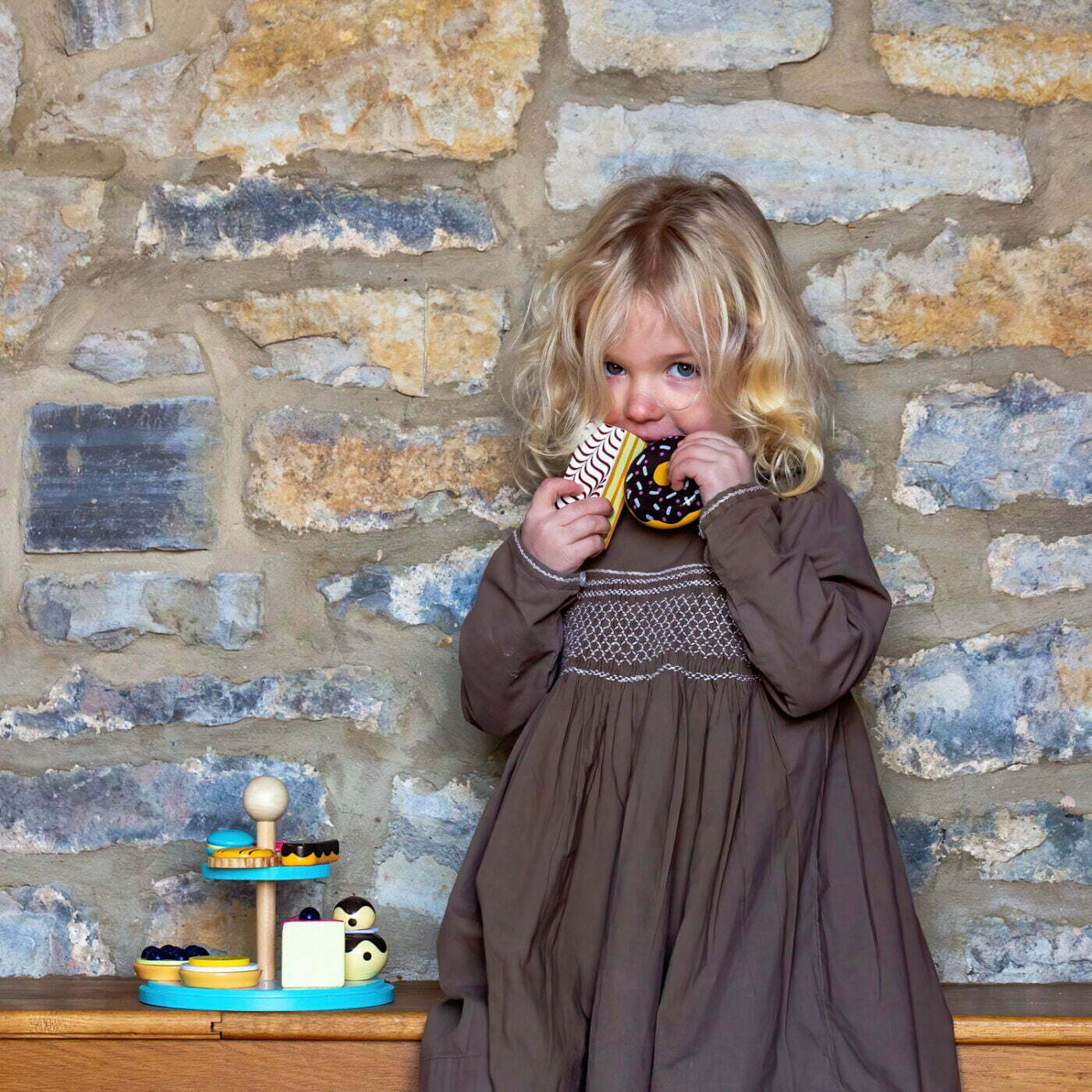 Vilac Pastry Display Set