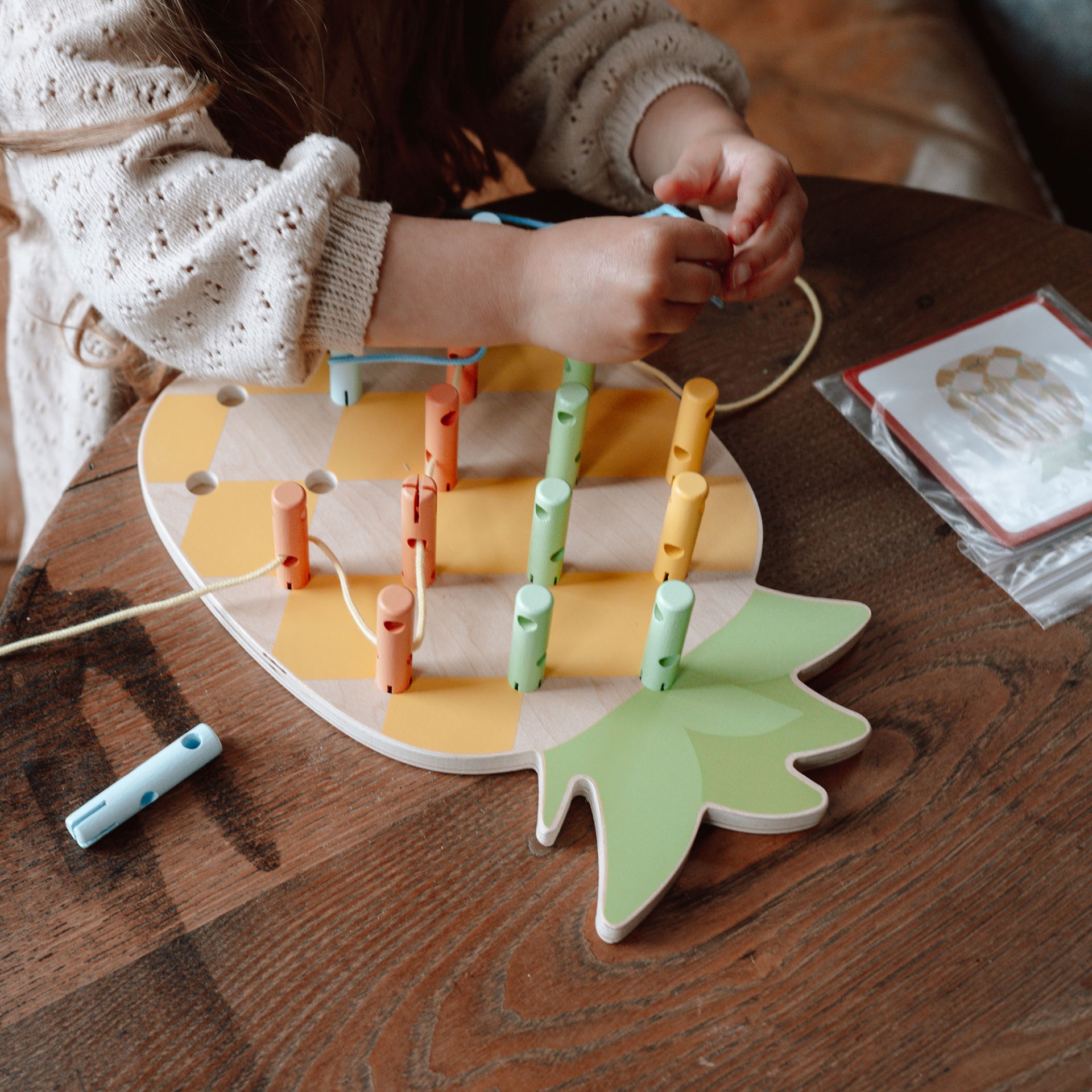 Classic World Pineapple Linking Game