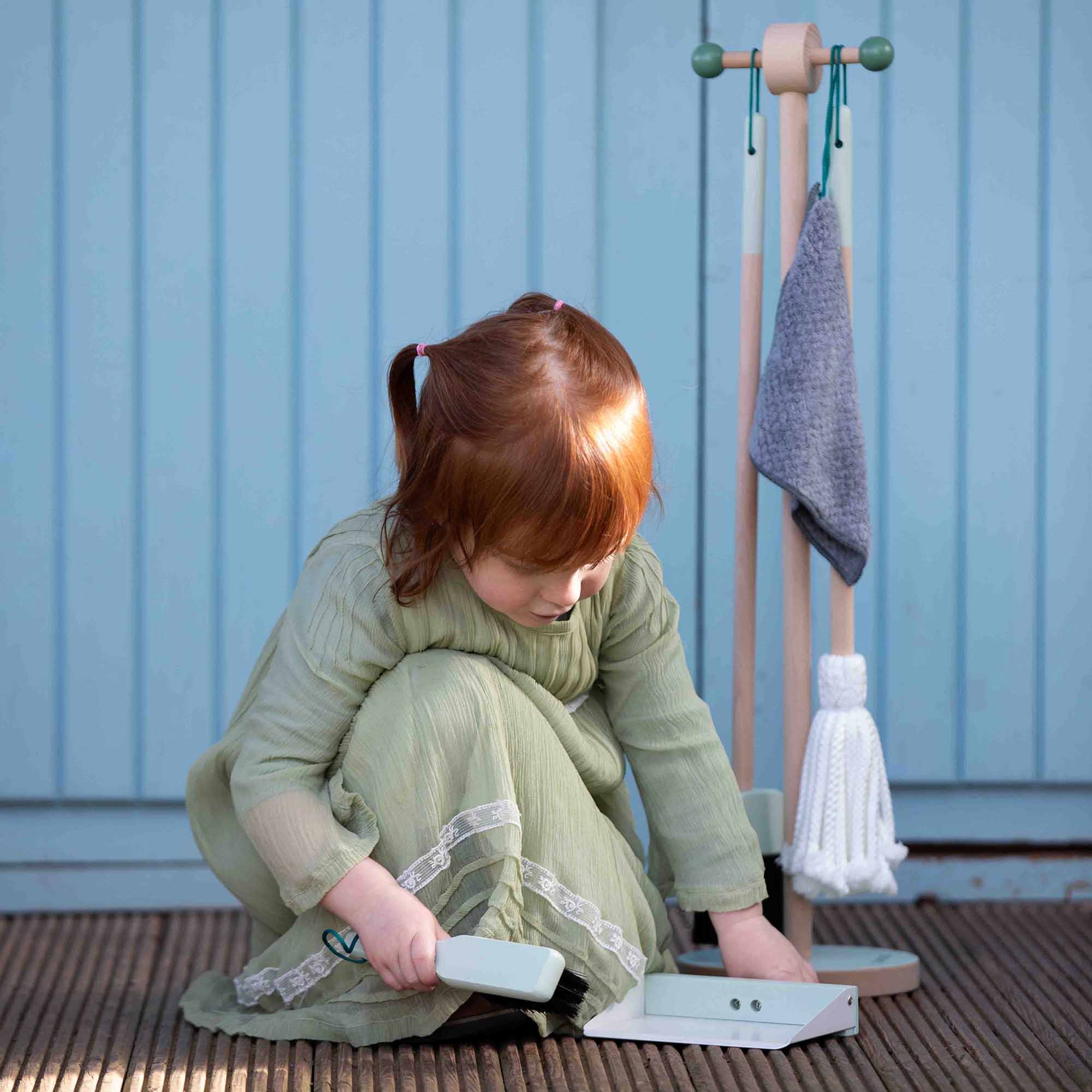 Child playing with Moover Cleaning Set Green