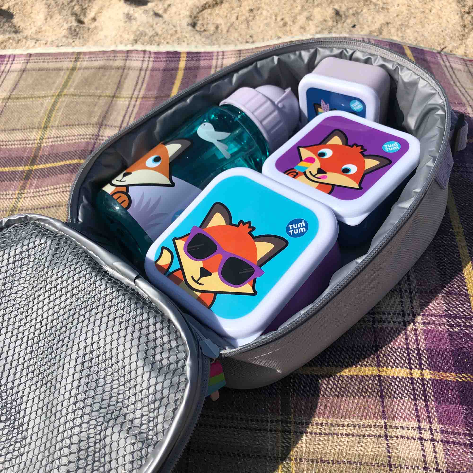 bottle and snack pots packed in the lunch bag