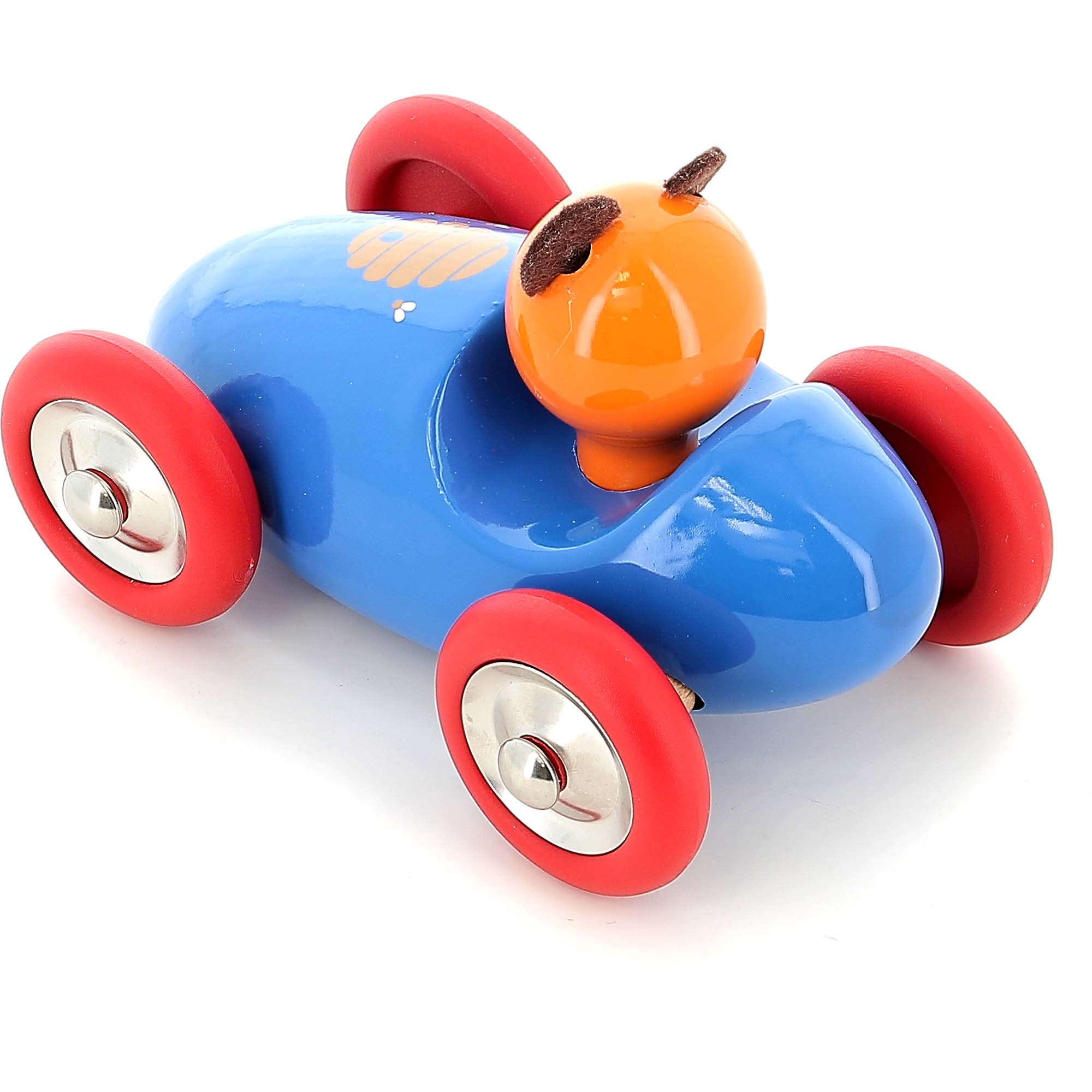 Marcel the bear in its car