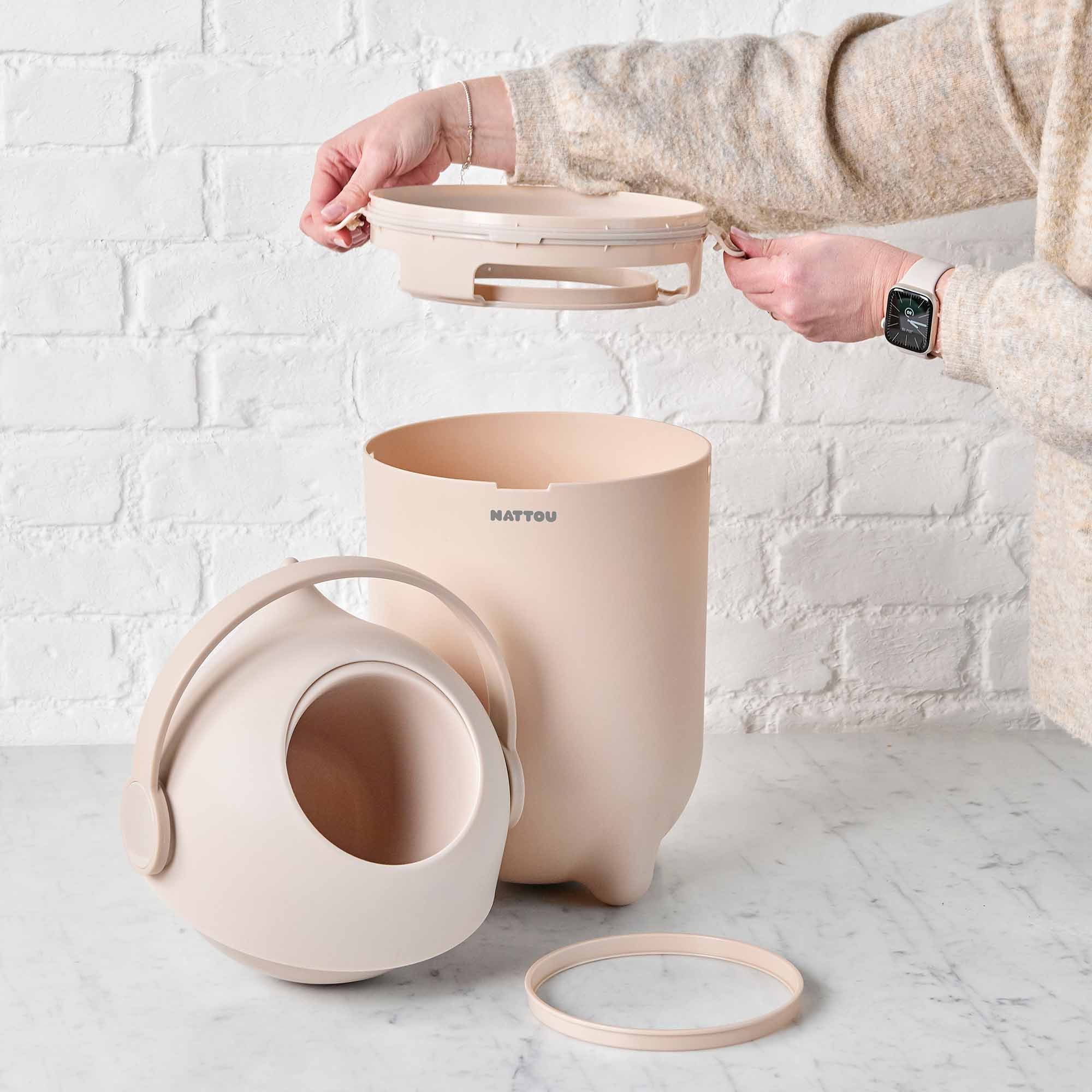 Putting together the Dropy Nappy Bin