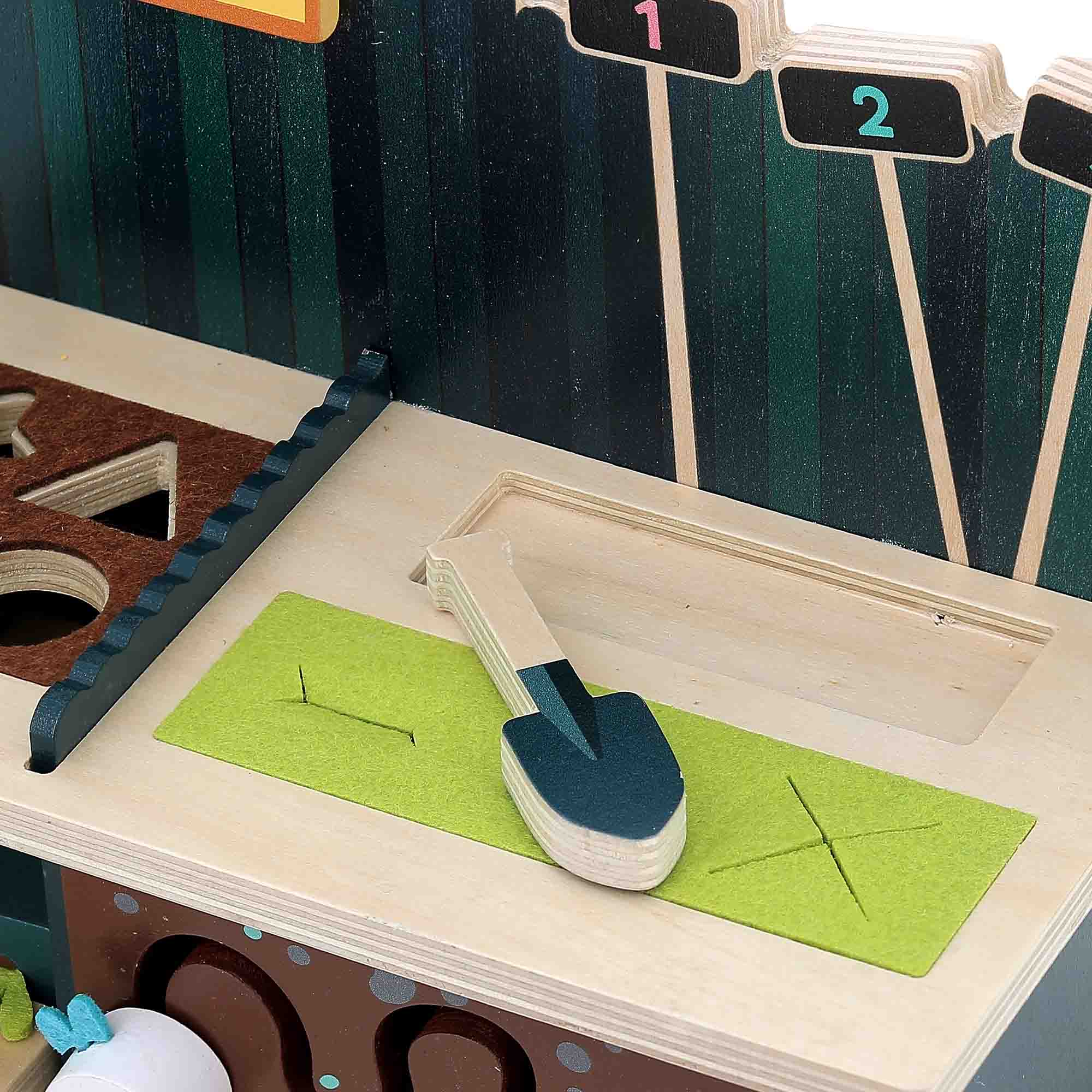 Vilac Early Learning Garden - Close up of shovel