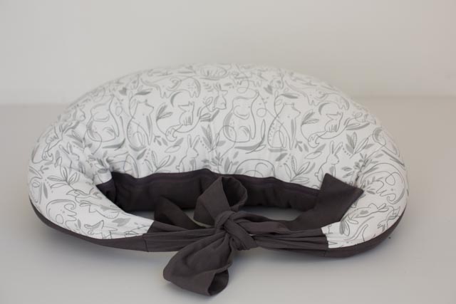 Preloved - Hippychick Feeding Pillow - Animal Friends Grey